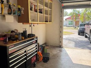 7441 SW 19th St, Plantation FL 33317