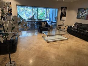 7441 SW 19th St, Plantation FL 33317