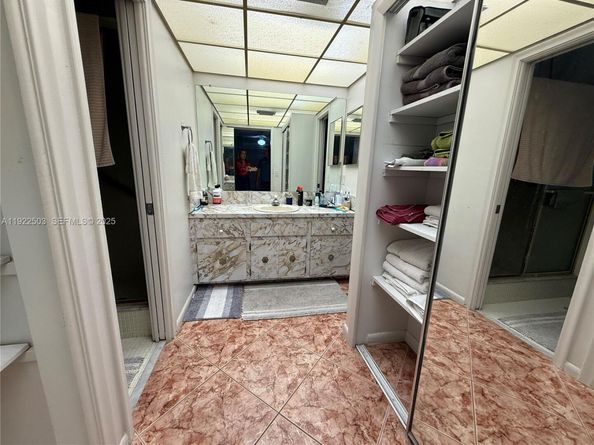 7441 SW 19th St, Plantation FL 33317