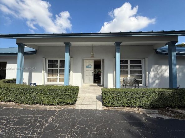 7441 SW 19th St, Plantation FL 33317