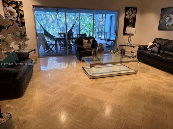 7441 SW 19th St, Plantation FL 33317