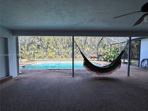 7441 SW 19th St, Plantation FL 33317