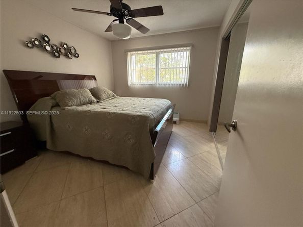 7441 SW 19th St, Plantation FL 33317