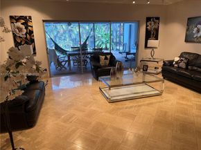 7441 SW 19th St, Plantation FL 33317