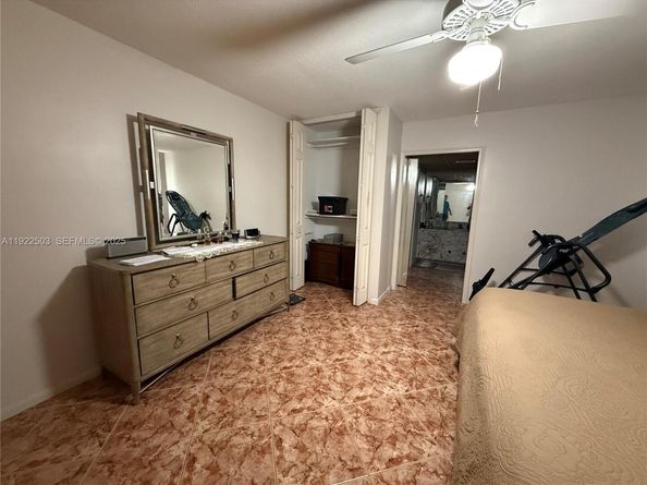 7441 SW 19th St, Plantation FL 33317