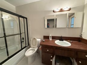 7441 SW 19th St, Plantation FL 33317