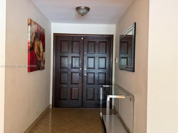 7441 SW 19th St, Plantation FL 33317