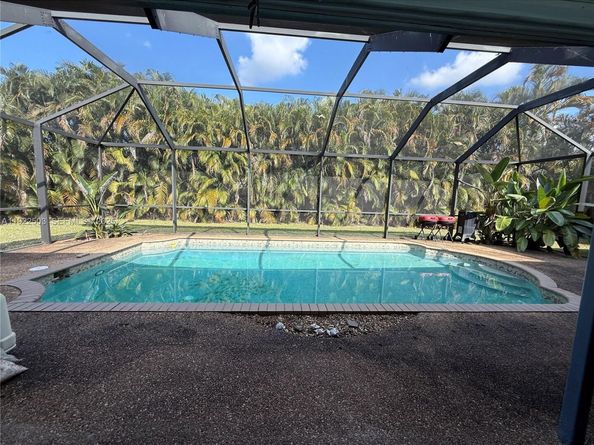 7441 SW 19th St, Plantation FL 33317