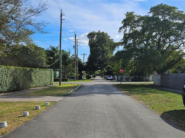 11809 NE 1st Ave, Miami FL 33161