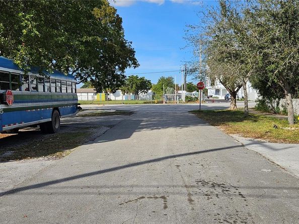11809 NE 1st Ave, Miami FL 33161