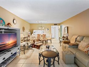 4800 Hillcrest Ln 101, Hollywood FL 33021
