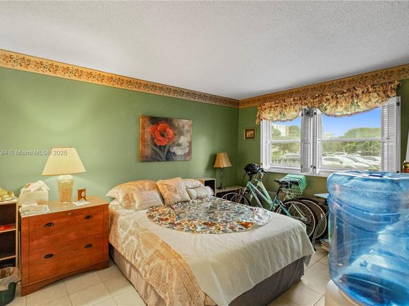 4800 Hillcrest Ln 101, Hollywood FL 33021