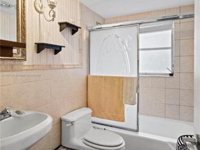 4800 Hillcrest Ln 101, Hollywood FL 33021