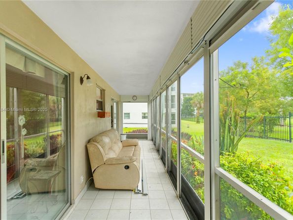 4800 Hillcrest Ln 101, Hollywood FL 33021