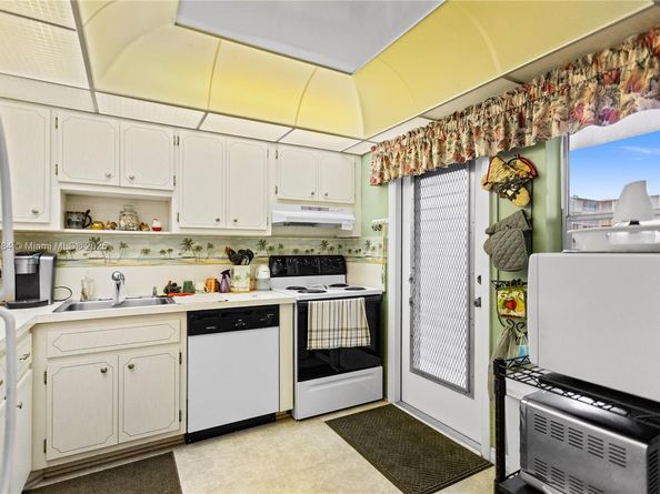 4800 Hillcrest Ln 101, Hollywood FL 33021