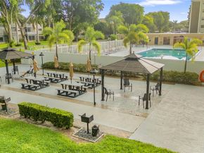 4800 Hillcrest Ln 101, Hollywood FL 33021