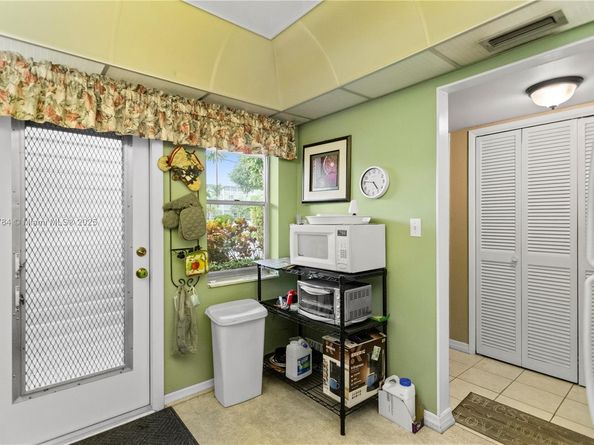 4800 Hillcrest Ln 101, Hollywood FL 33021