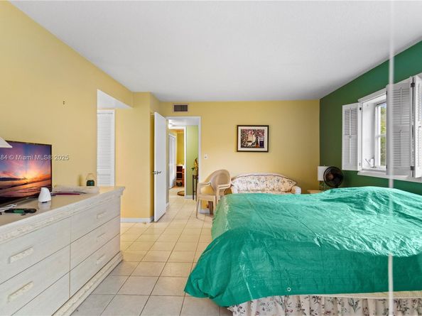 4800 Hillcrest Ln 101, Hollywood FL 33021
