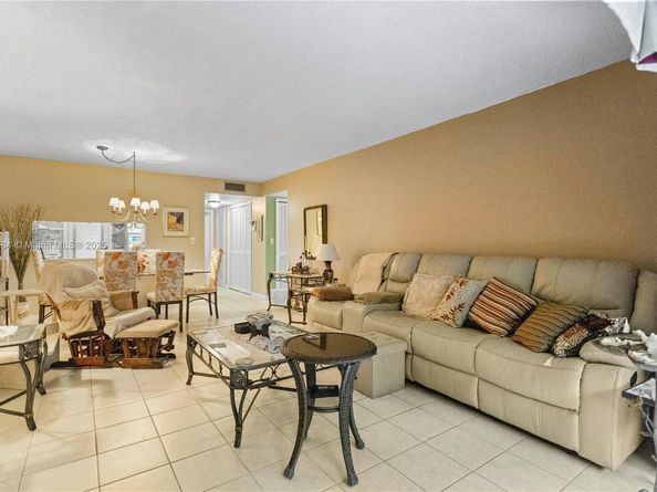 4800 Hillcrest Ln 101, Hollywood FL 33021
