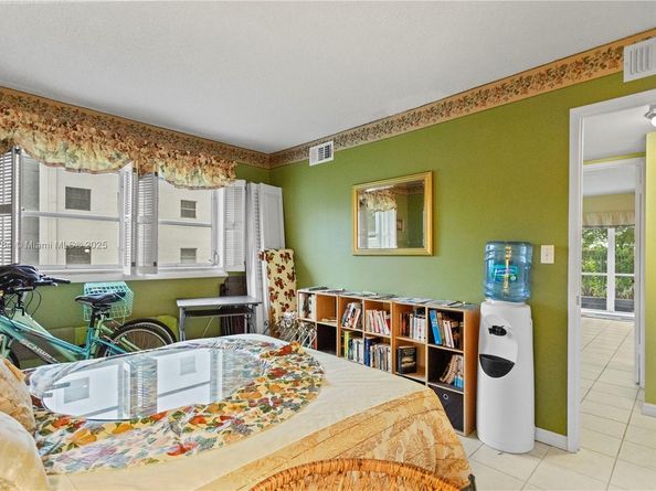 4800 Hillcrest Ln 101, Hollywood FL 33021