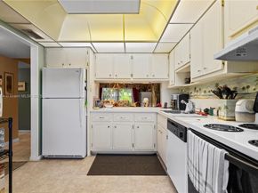 4800 Hillcrest Ln 101, Hollywood FL 33021