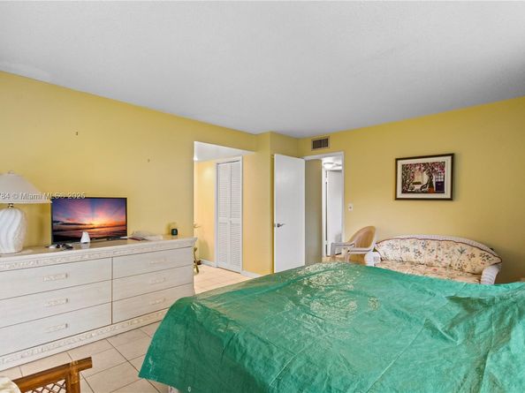 4800 Hillcrest Ln 101, Hollywood FL 33021