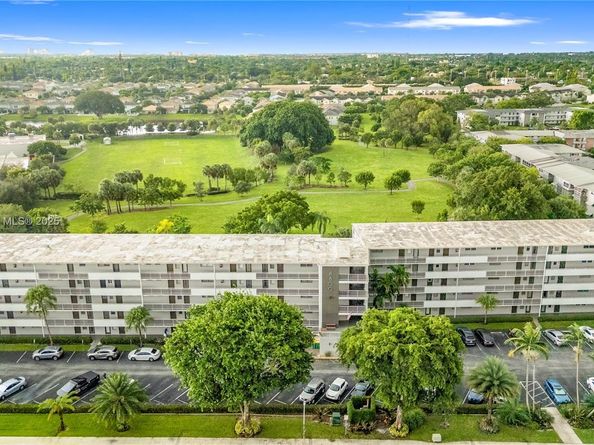 4800 Hillcrest Ln 101, Hollywood FL 33021