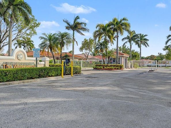 677 NW 129th Way, Pembroke Pines FL 33028