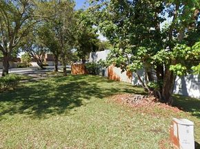 18915 W Lake Dr, Hialeah FL 33015