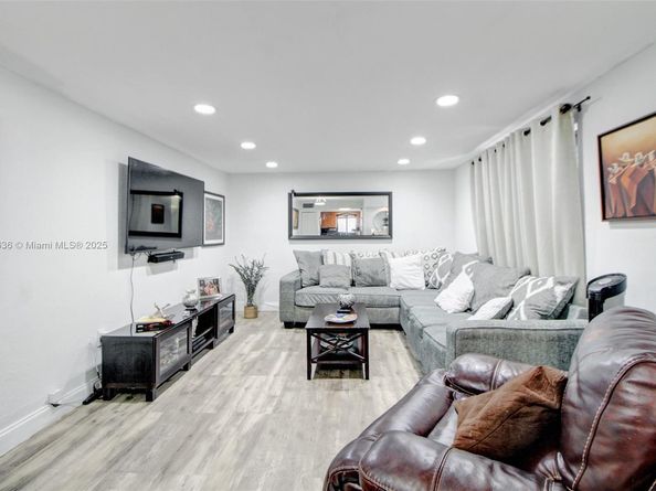 6604 SW 113th Ave, Miami FL 33173