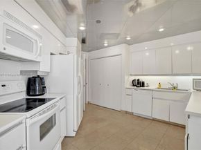 4000 Island Blvd 1007, Aventura FL 33160