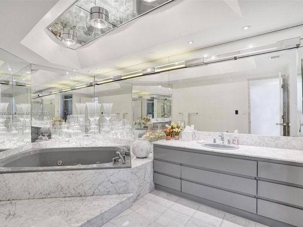 4000 Island Blvd 1007, Aventura FL 33160