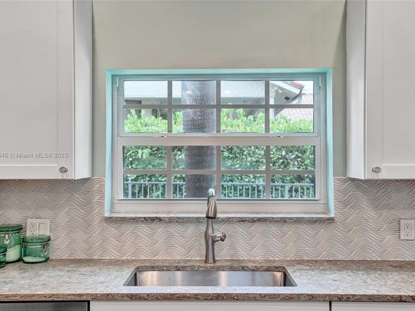 1780 Eagle Trace Blvd, Coral Springs FL 33071
