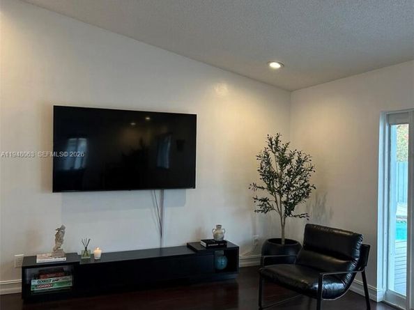 3594 SW 69th Ave, Miramar FL 33023