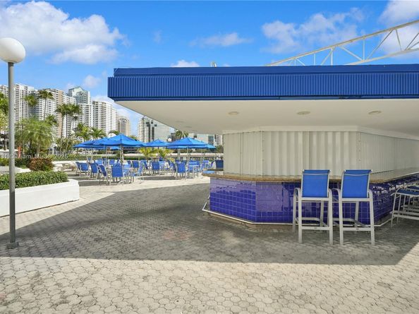 905 Brickell Bay Dr 1121, Miami FL 33131