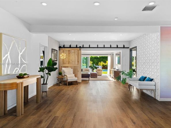 7770 Hawthorne Ave, Miami Beach FL 33141