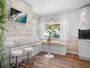 7770 Hawthorne Ave, Miami Beach FL 33141