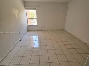 4717 NW 7th St 30410, Miami FL 33126