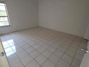 4717 NW 7th St 30410, Miami FL 33126