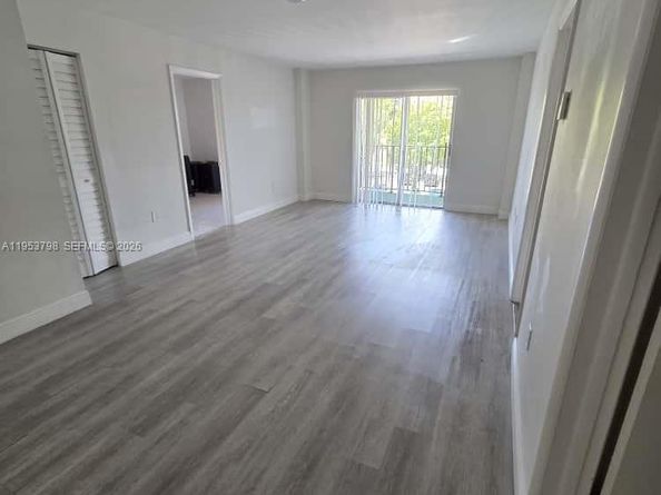 4717 NW 7th St 30410, Miami FL 33126