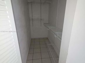 4717 NW 7th St 30410, Miami FL 33126