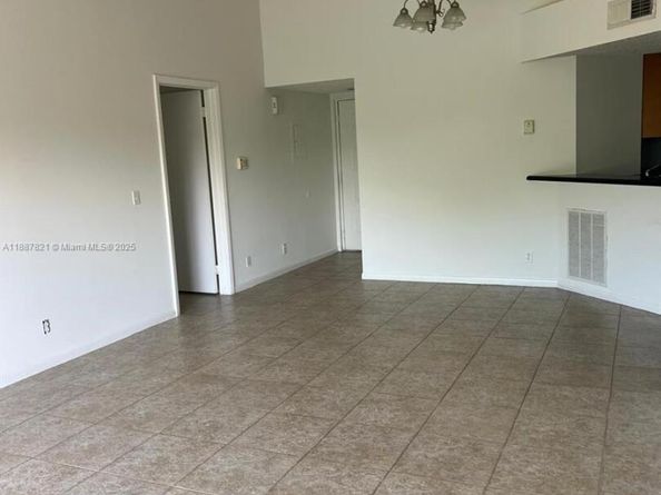 8821 Wiles Rd 306, Coral Springs FL 33067