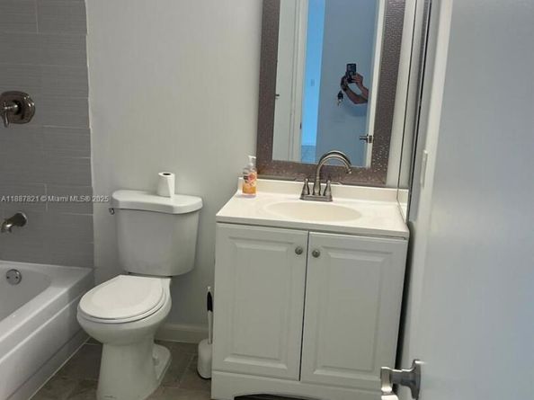 8821 Wiles Rd 306, Coral Springs FL 33067