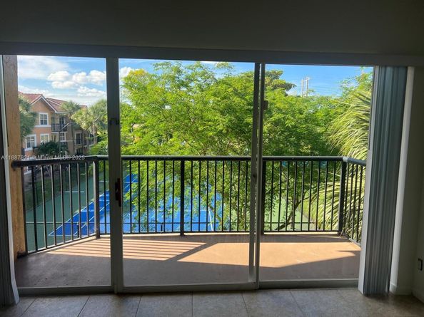 8821 Wiles Rd 306, Coral Springs FL 33067
