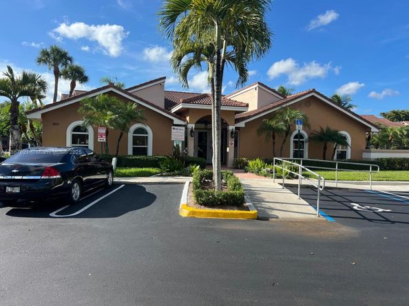 8821 Wiles Rd 306, Coral Springs FL 33067