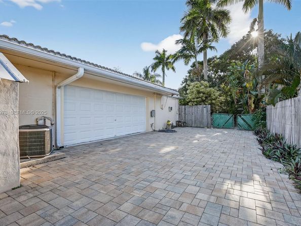 1051 W Tropical Way, Plantation FL 33317