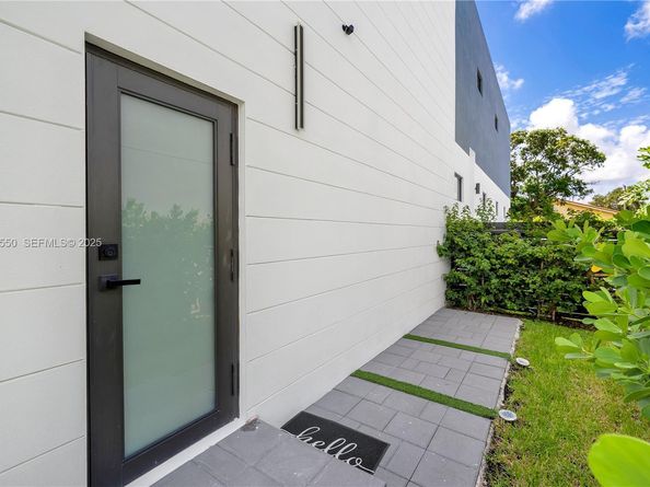 2320 SW 14th St, Miami FL 33145