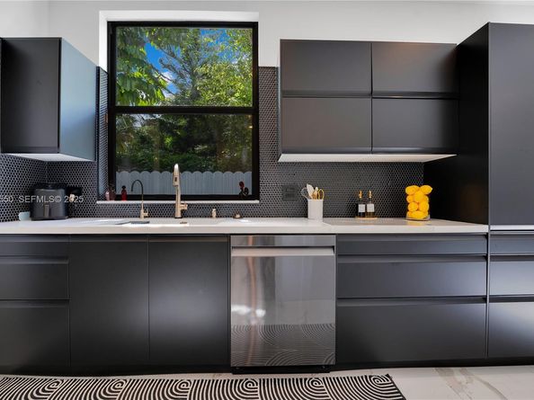 2320 SW 14th St, Miami FL 33145