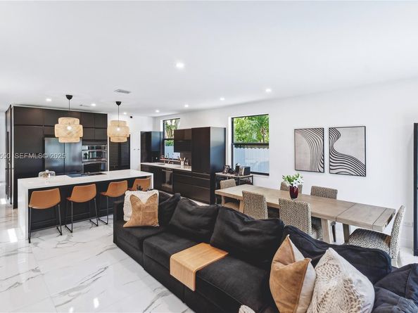 2320 SW 14th St, Miami FL 33145