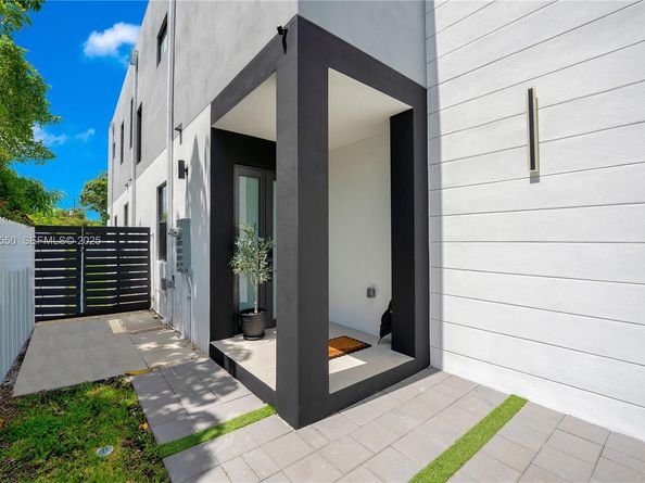 2320 SW 14th St, Miami FL 33145